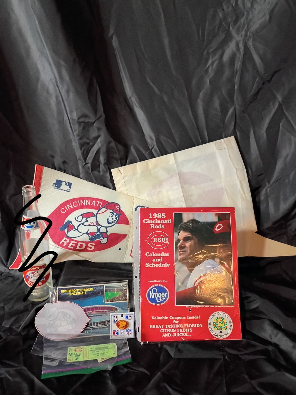 Cincinnati Reds Memorabilia - Set#1.